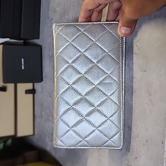 Authentic Chanel wallet - Picture 4 of 17